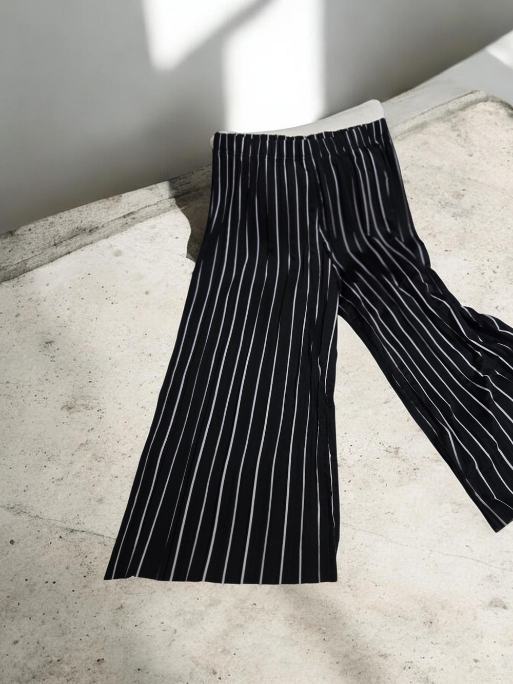 Jon & Anna Black Wide-Leg Crop Pants with White Pinstripes Size XL EUC.